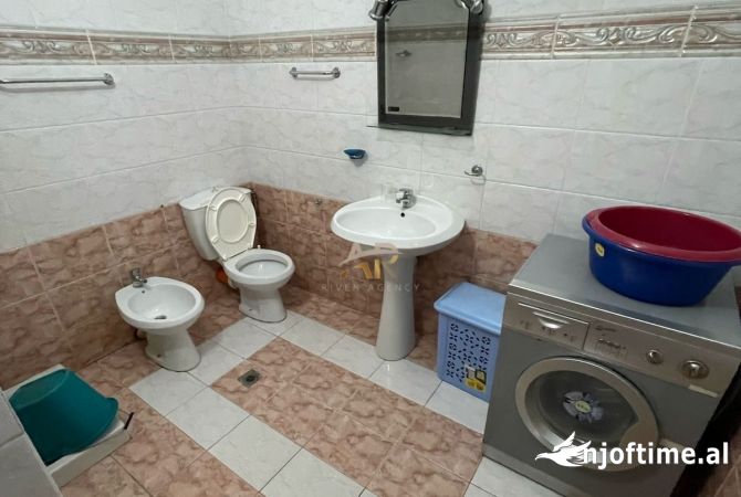 Shtepi me qera Apartament ne Tirane, 2+1, Mobilimi E mobiluar, Pagesa 50,000  Leke.