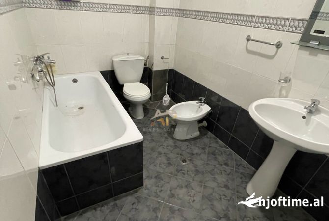 Shtepi me qera Apartament ne Tirane, 2+1, Mobilimi E mobiluar, Pagesa 50,000  Leke.