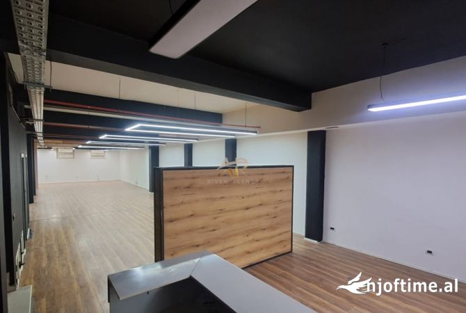 Ambient biznesi me qera 1+1 ne Tirane - 250,000 Leke