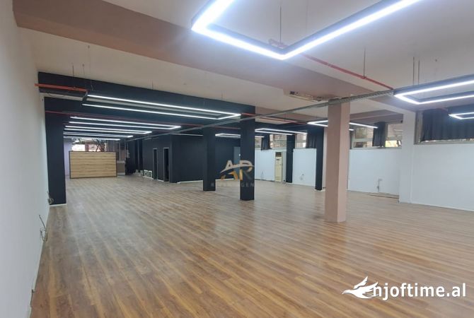 Ambient biznesi me qera 1+1 ne Tirane - 250,000 Leke