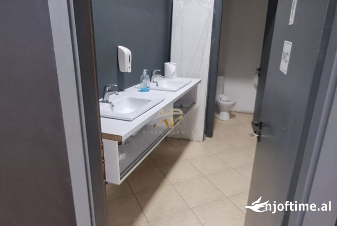 Jepet me qera ambjent biznesi tek 21 Dhjetori