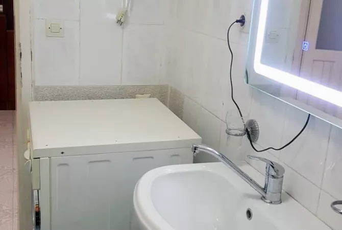 Shtepi me qera Apartament ne Tirane, 2+1, Mobilimi Bosh, pa mobiluar, Pagesa 45,000  Leke.