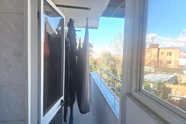 Shtepi ne shitje Apartament ne Tirane, 2+1, Mobilimi Pjeserisht e mobiluar, Pagesa 110,000  Euro.