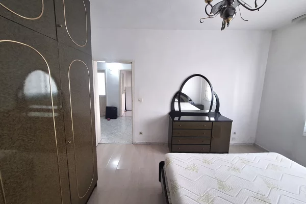 Shtepi ne shitje Apartament ne Tirane, 2+1, Mobilimi Pjeserisht e mobiluar, Pagesa 110,000  Euro.