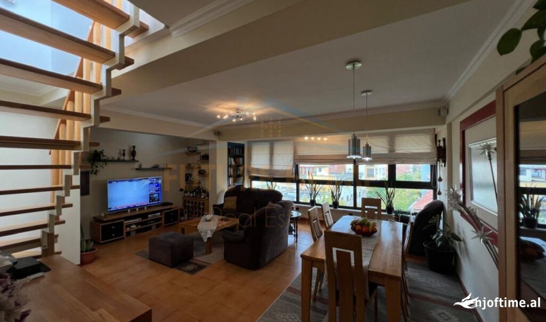 Shtepi ne shitje Apartament ne Tirane, 3+1, Mobilimi E mobiluar, Pagesa 287,000  Euro.