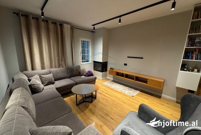 Shitet, Apartament 2+1, Fresk