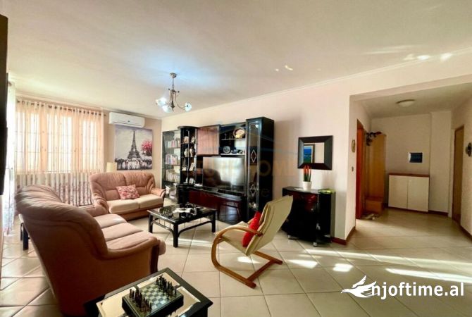 Shitet Apartament 3+1+2, Medar Shtylla