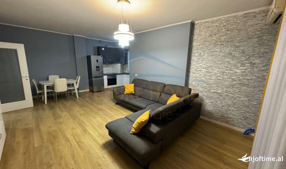 Shtepi ne shitje Apartament ne Tirane, 3+1, Mobilimi E mobiluar, Pagesa 252,000  Euro.