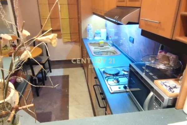 Jepet me qira apartament 2+1 ne Rrugen MYSLYM SHYRI, prane Drejtorise se Policise Tirane EL132209