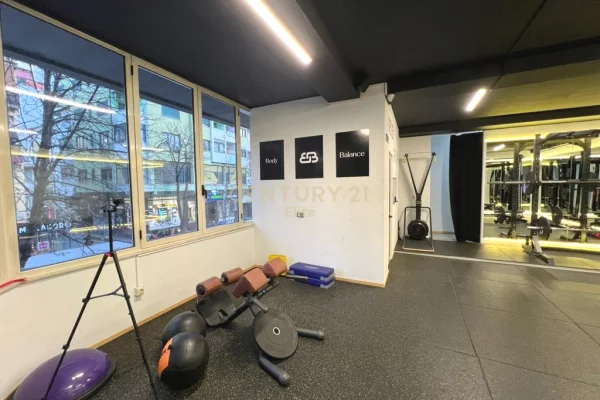 Ambient biznesi ne shitje 3+1 ne Tirane - 16,000 Euro