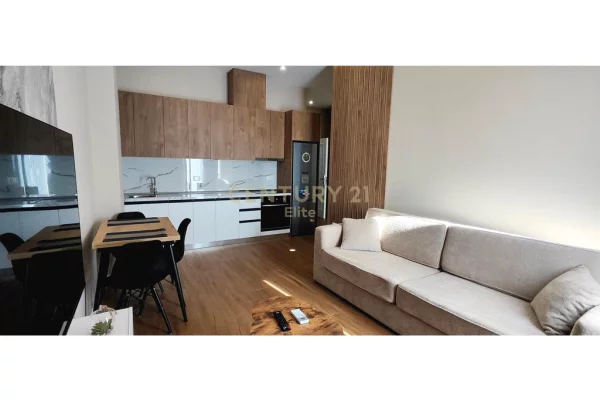 Ambient biznesi ne shitje 5+1 ne Kavaje - 1,200,000 Euro