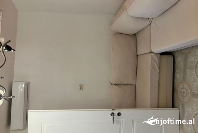 Shtepi me qera Shtepi Private ne Tirane, 1+1, Mobilimi E mobiluar, Pagesa 400  Euro.