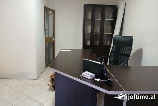 Ambient biznesi me qera Garsoniere ne Tirane - 300 Euro