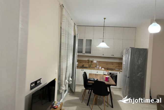 Shtepi me qera 1+1 ne Tirane - 40,000 Leke