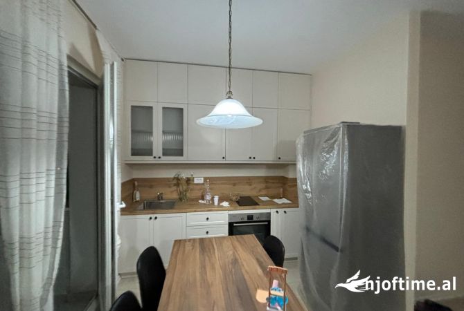Shtepi me qera 1+1 ne Tirane - 40,000 Leke