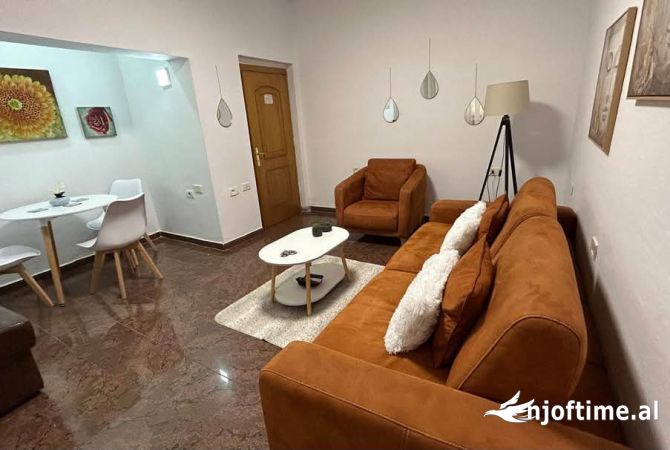 Shtepi me qera 2+1 ne Tirane - 550 Euro