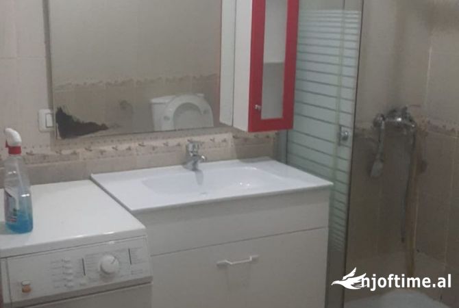 Shtepi me qera Apartament ne Tirane, 2+1, Mobilimi E mobiluar, Pagesa 350  Euro.