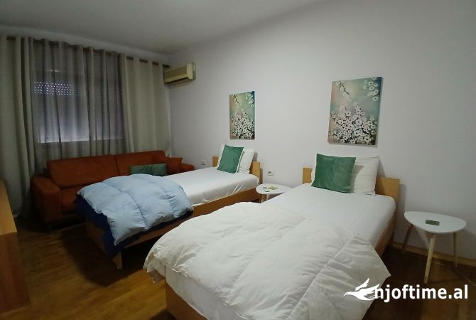 Shtepi me qera Apartament ne Tirane, 2+1, Mobilimi E mobiluar, Pagesa 550  Euro.