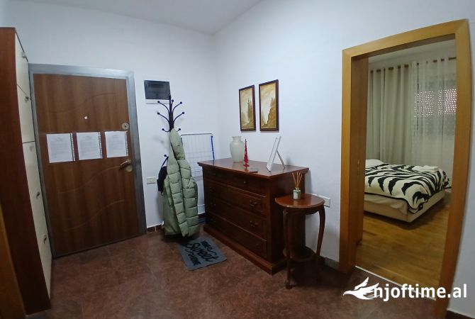 Shtepi me qera Apartament ne Tirane, 2+1, Mobilimi E mobiluar, Pagesa 550  Euro.