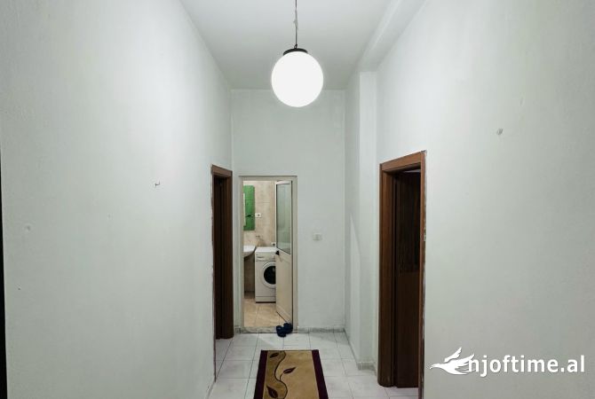 Shtepi me qera Apartament ne Tirane, 1+1, Mobilimi E mobiluar, Pagesa 500  Euro.