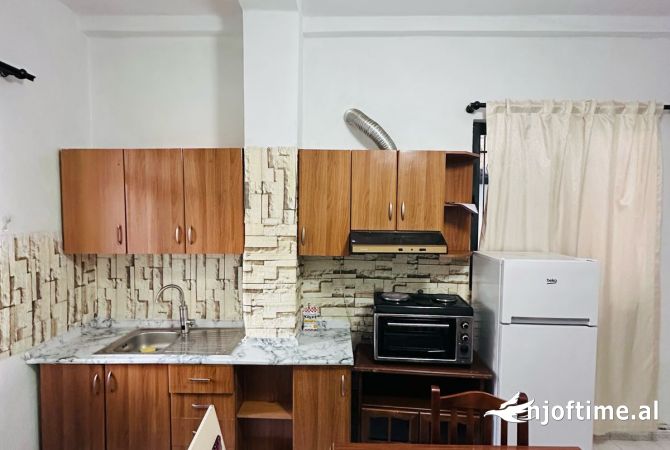 Shtepi me qera Apartament ne Tirane, 1+1, Mobilimi E mobiluar, Pagesa 500  Euro.