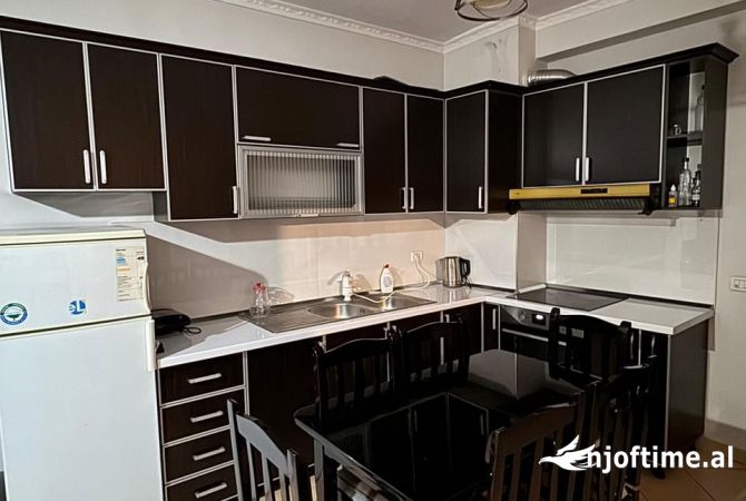 Shtepi me qera Apartament ne Tirane, 1+1, Mobilimi E mobiluar, Pagesa 380  Euro.