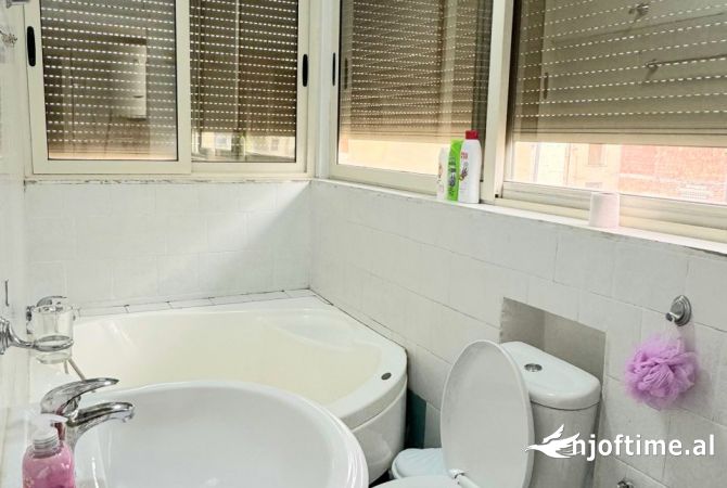 Shtepi me qera Apartament ne Tirane, 1+1, Mobilimi E mobiluar, Pagesa 600  Euro.