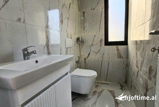 Shtepi ne shitje Apartament ne Tirane, 1+1, Mobilimi Bosh, pa mobiluar, Pagesa 108,000  Euro.