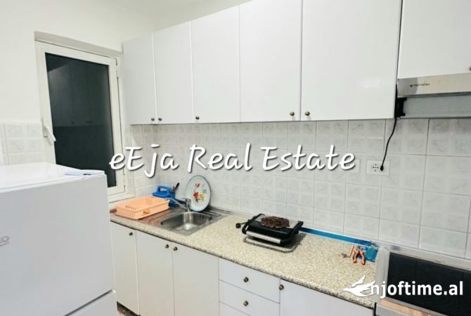 Shtepi me qera Apartament ne Tirane, 3+1, Mobilimi E mobiluar, Pagesa 500  Euro.