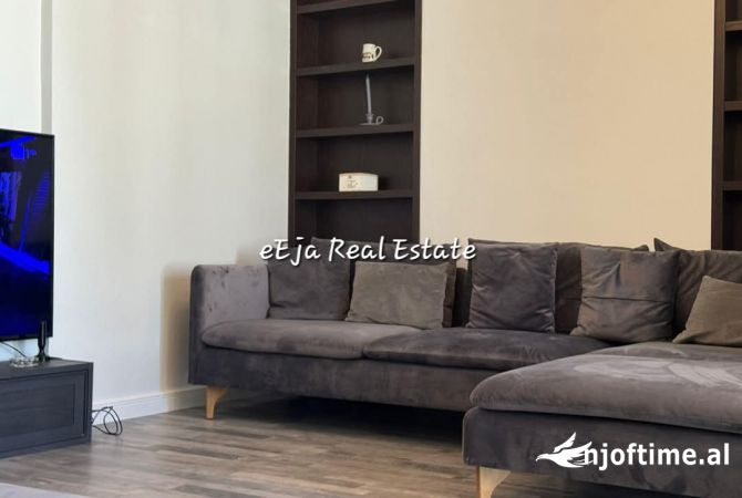 Shtepi ne shitje Apartament ne Tirane, 2+1, Mobilimi E mobiluar, Pagesa 230,000  Euro.