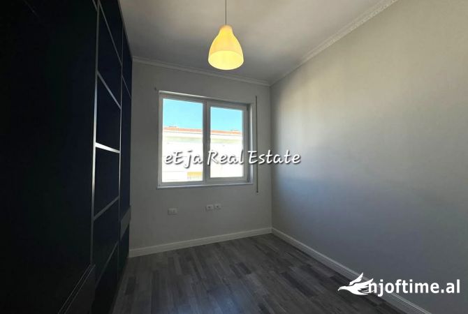 Shtepi ne shitje Apartament ne Tirane, 2+1, Mobilimi E mobiluar, Pagesa 230,000  Euro.