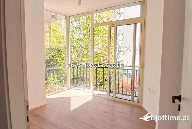 Shtepi ne shitje Apartament ne Tirane, 1+1, Mobilimi Bosh, pa mobiluar, Pagesa 120,000  Euro.