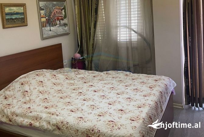 Shtepi ne shitje Apartament ne Tirane, 3+1, Mobilimi E mobiluar, Pagesa 218,000  Euro.