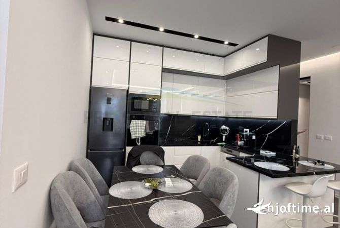Shtepi me qera 2+1 ne Tirane - 1,700 Euro