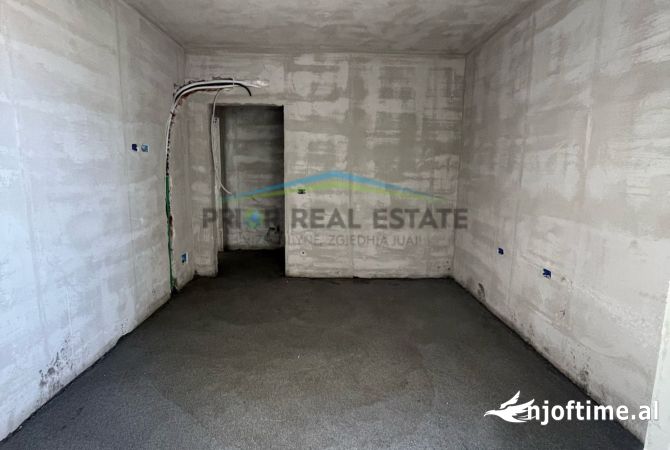 Shtepi ne shitje Apartament ne Tirane, 2+1, Mobilimi Bosh, pa mobiluar, Pagesa 92,165  Euro.