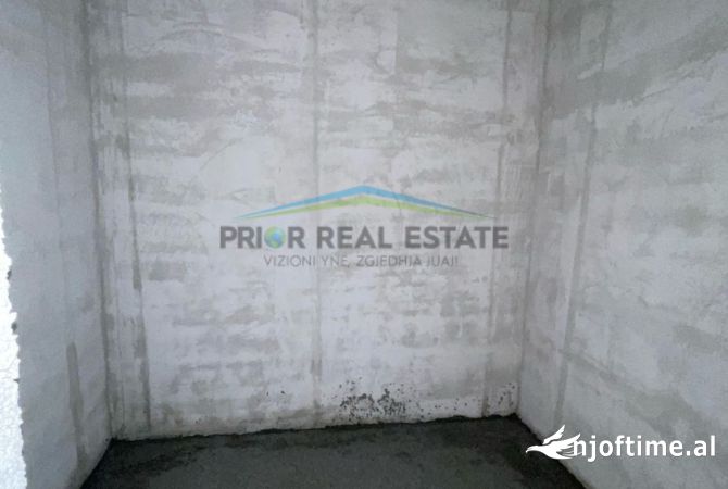 Shtepi ne shitje Apartament ne Tirane, 2+1, Mobilimi Bosh, pa mobiluar, Pagesa 92,165  Euro.