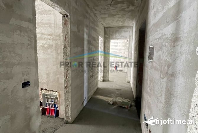 Shtepi ne shitje Apartament ne Tirane, 2+1, Mobilimi Bosh, pa mobiluar, Pagesa 92,165  Euro.