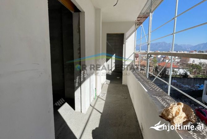 Shtepi ne shitje Apartament ne Tirane, 2+1, Mobilimi Bosh, pa mobiluar, Pagesa 92,165  Euro.