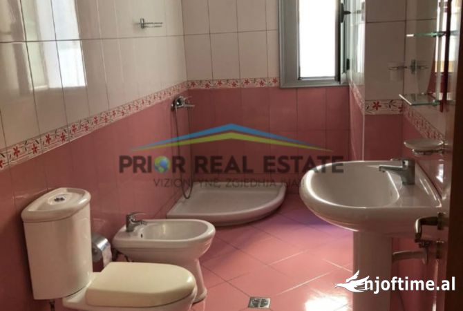 Shtepi ne shitje Apartament ne Vlore, 1+1, Mobilimi E mobiluar, Pagesa 230,000  Euro.