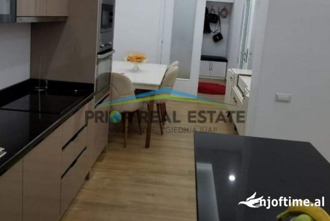 Shtepi ne shitje Apartament ne Tirane, 2+1, Mobilimi E mobiluar, Pagesa 250,000  Euro.
