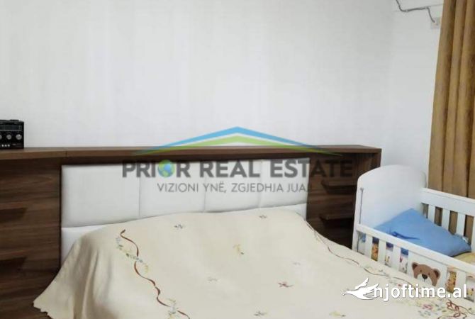 Shtepi ne shitje Apartament ne Tirane, 2+1, Mobilimi E mobiluar, Pagesa 250,000  Euro.