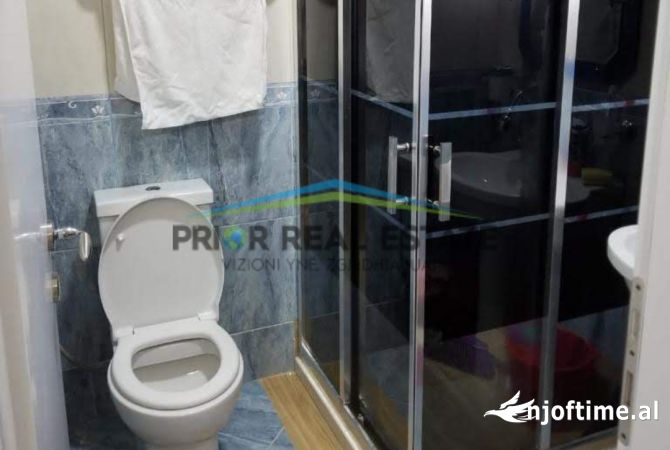 Shtepi ne shitje Apartament ne Tirane, 2+1, Mobilimi E mobiluar, Pagesa 250,000  Euro.