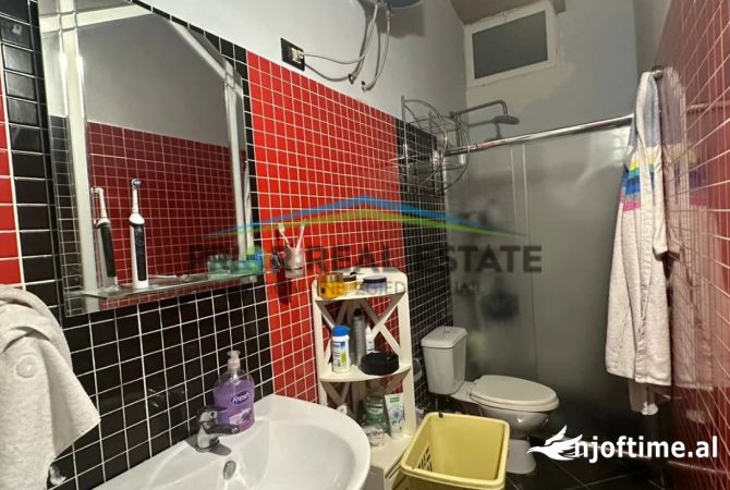 Shtepi ne shitje Apartament ne Tirane, 2+1, Mobilimi E mobiluar, Pagesa 230,000  Euro.