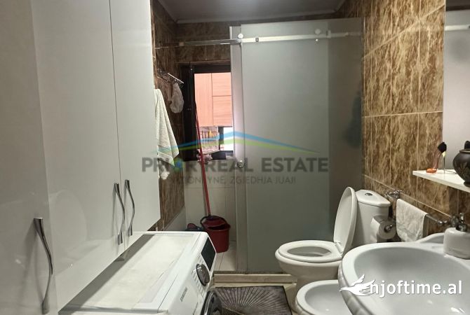 Shtepi ne shitje Apartament ne Tirane, 2+1, Mobilimi Bosh, pa mobiluar, Pagesa 250,000  Euro.