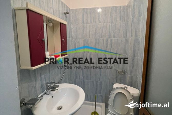 Shtepi ne shitje Apartament ne Tirane, 2+1, Mobilimi E mobiluar, Pagesa 130,000  Euro.