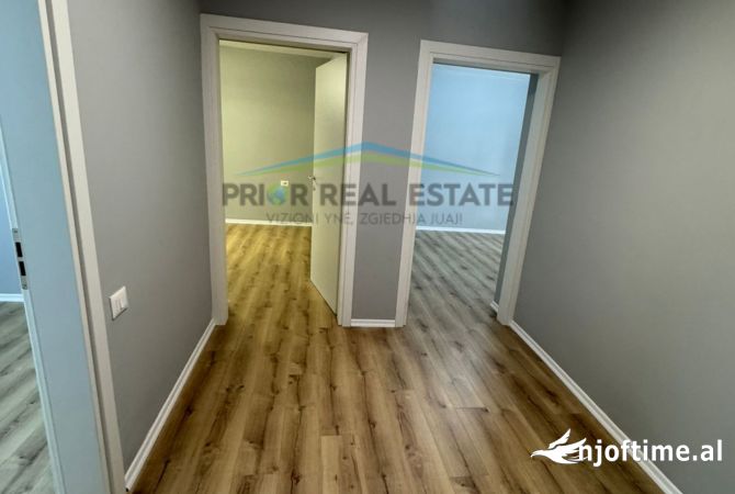 Shtepi ne shitje Apartament ne Tirane, 2+1, Mobilimi Bosh, pa mobiluar, Pagesa 187,000  Euro.