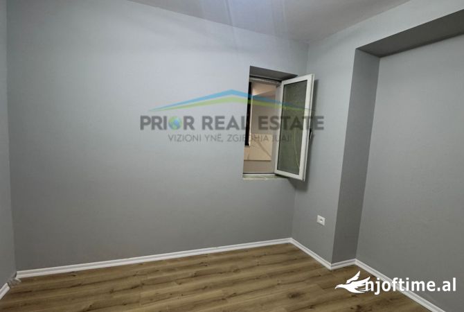 Shtepi ne shitje Apartament ne Tirane, 2+1, Mobilimi Bosh, pa mobiluar, Pagesa 187,000  Euro.