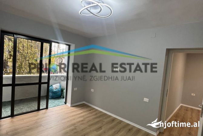 Shtepi ne shitje Apartament ne Tirane, 2+1, Mobilimi Bosh, pa mobiluar, Pagesa 187,000  Euro.