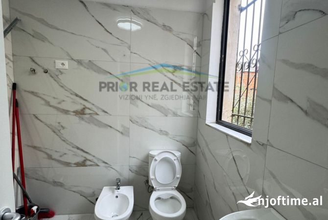 Shtepi ne shitje Apartament ne Tirane, 2+1, Mobilimi Bosh, pa mobiluar, Pagesa 187,000  Euro.