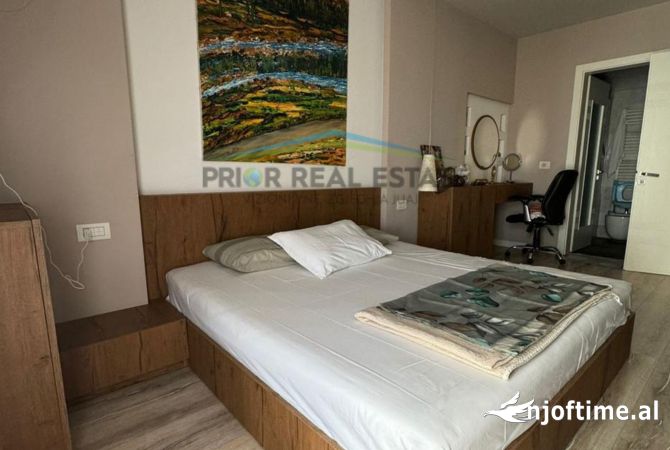 Shtepi ne shitje Apartament ne Tirane, 2+1, Mobilimi E mobiluar, Pagesa 206,000  Euro.